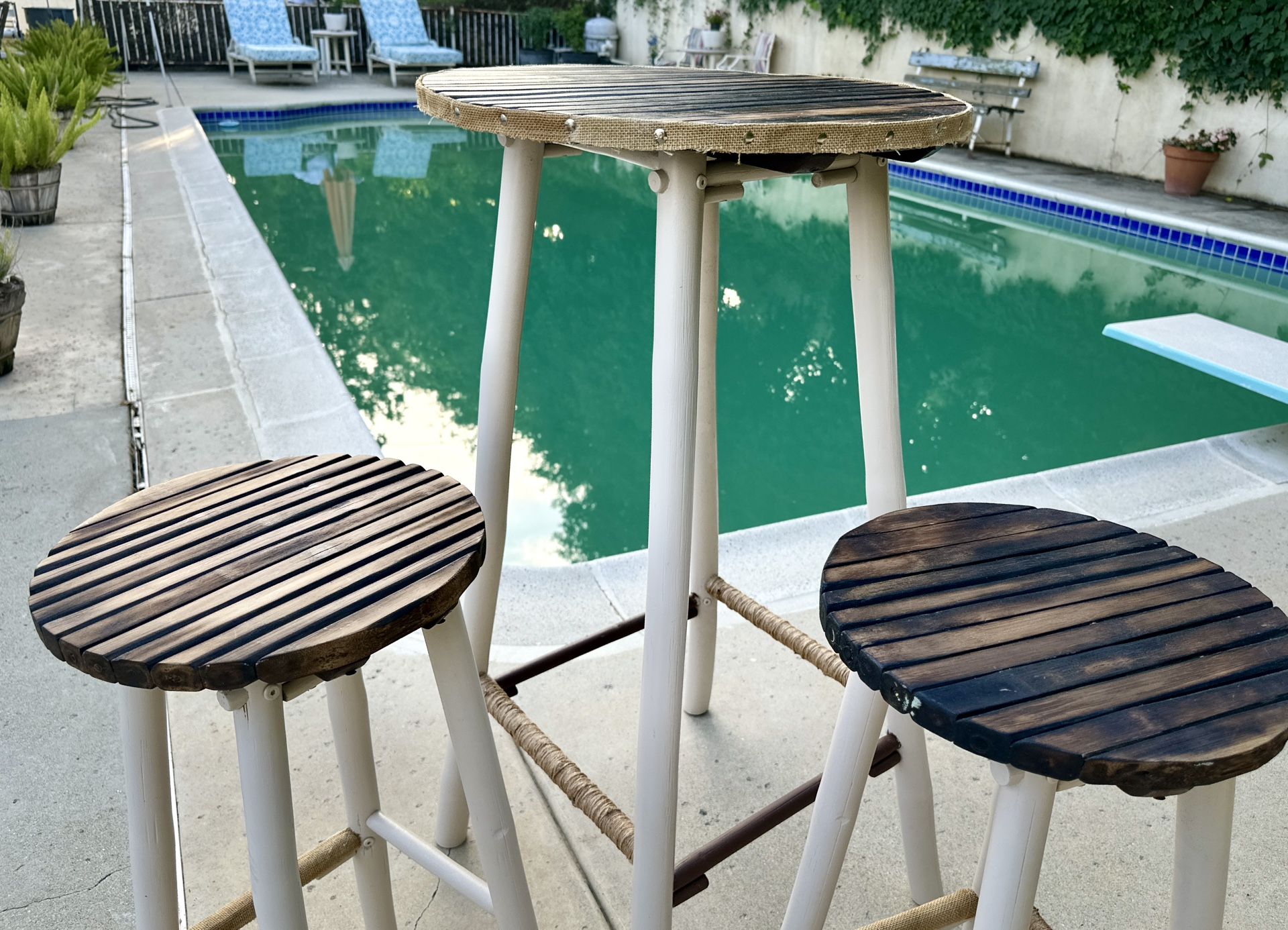 Round Bar Top Table & 2 stools