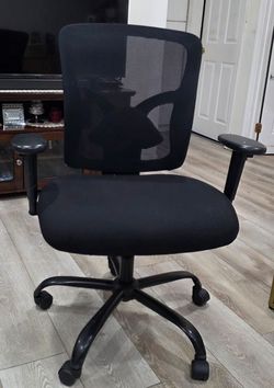 Desk chair heavy duty like new