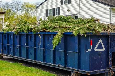 Massive Capacity. Hassle-Free Service. Ready When You Are! 25-Yard Dumpster – Big Enough for Major Remodels & Large Cleanouts