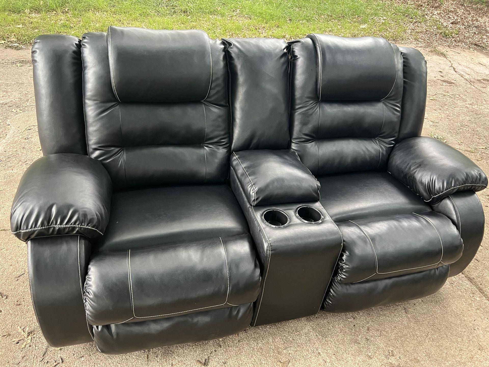 Black Leather Loveseat, (Recliner)100 for Sale in Broken Arrow, OK OfferUp
