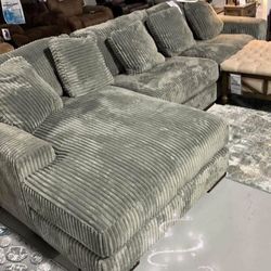 💢Brand New💢Lindyn Fog/Linen 3-Piece Deep Seating Sectional With Chaise💢
