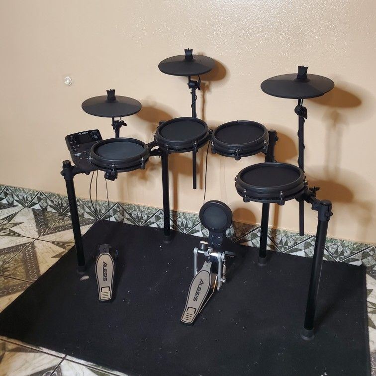 Alesis Nitro Mesh Kit Drum Set - Electronic Drum Set - Bateria Electronica - Percusión