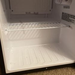 Insignia Refrigerator 