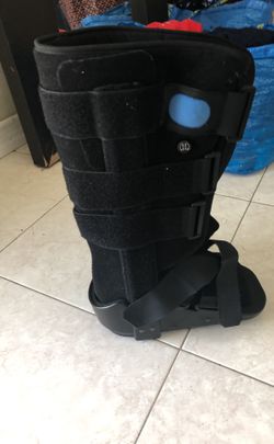 Air cast waking boot