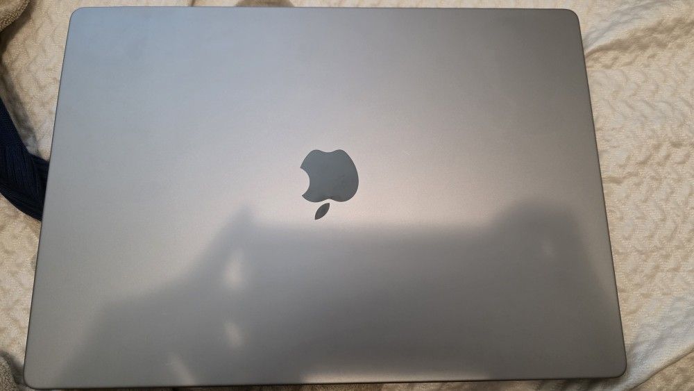 M1 Macbook Pro 16 inch 1TB