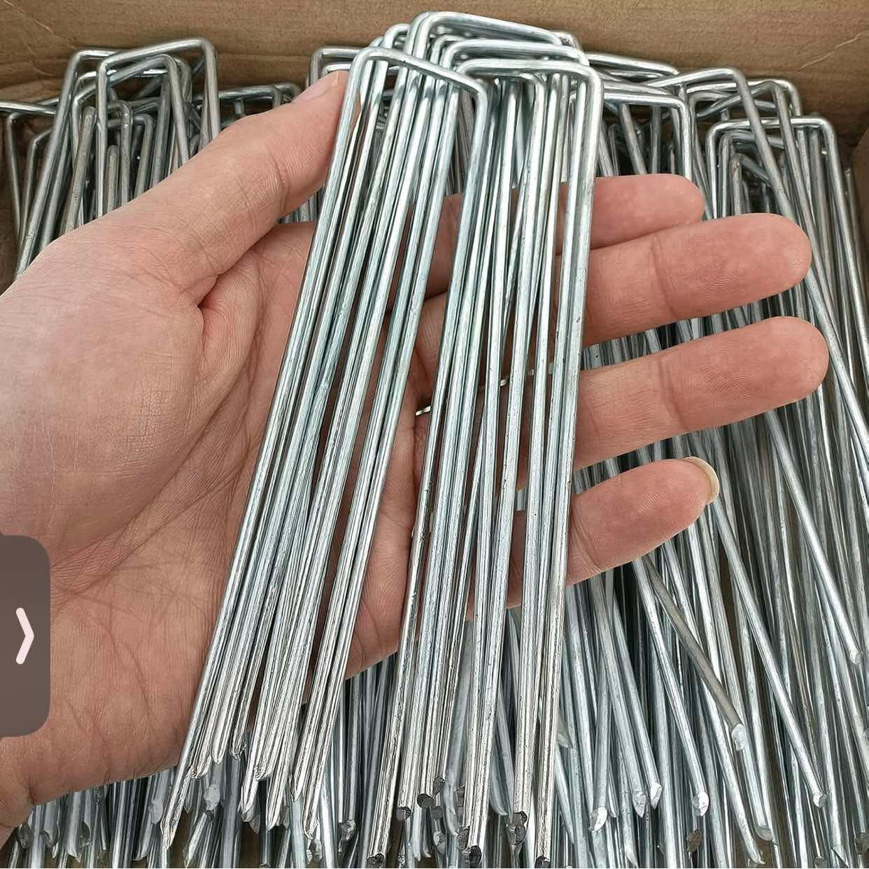 100 Pcs 6 inch Garden Landscape Staples Galvanized Pins Lawn Stakes for Weed Barrier Ground Cover,U-Type Heavy Duty (100 Pcs x 6")