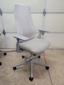 Haworth Fern Executive Office Chair, Computer Desk Ergonomic Gaming Chair, Like NEW shape!!