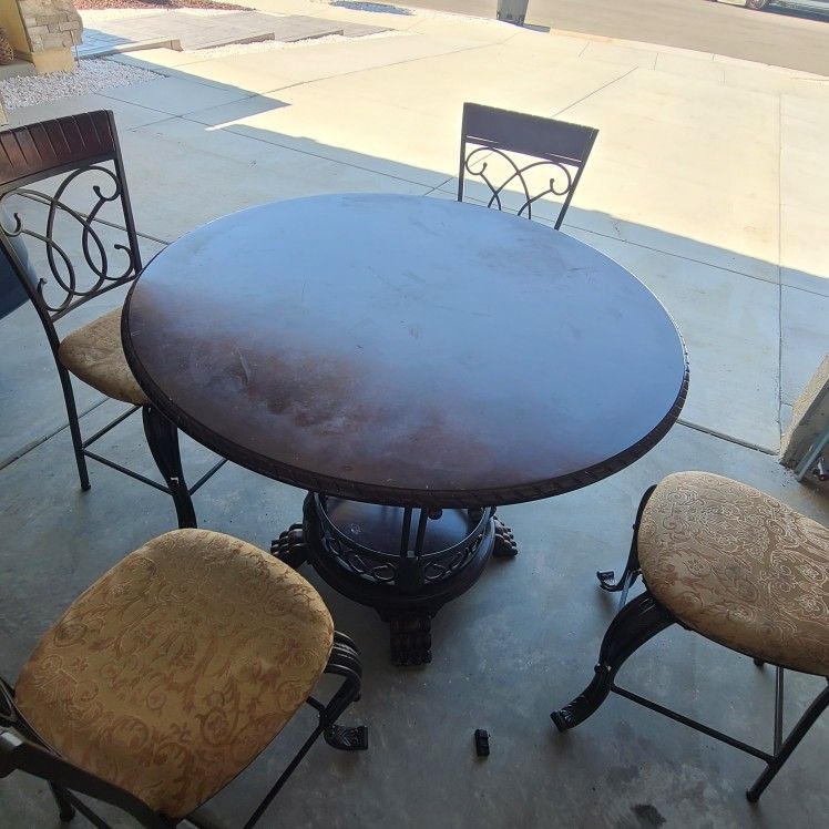 Dining Table and Chair Set
