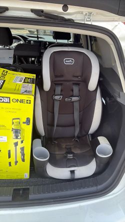 Evenflo baby car seat like new only had it for a month 60$