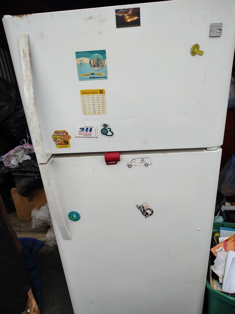 Refrigerator 