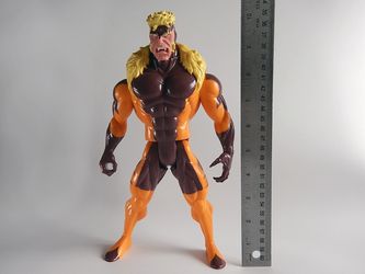 X-Men 10” tall Sabretooth Deluxe Edition by Toy Biz _ large giant action figure