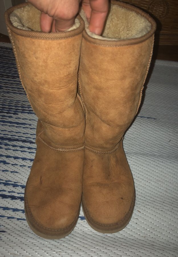 Size 7 authentic Ugg boots