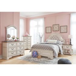 Realyn Twin Size Bedroom Set 