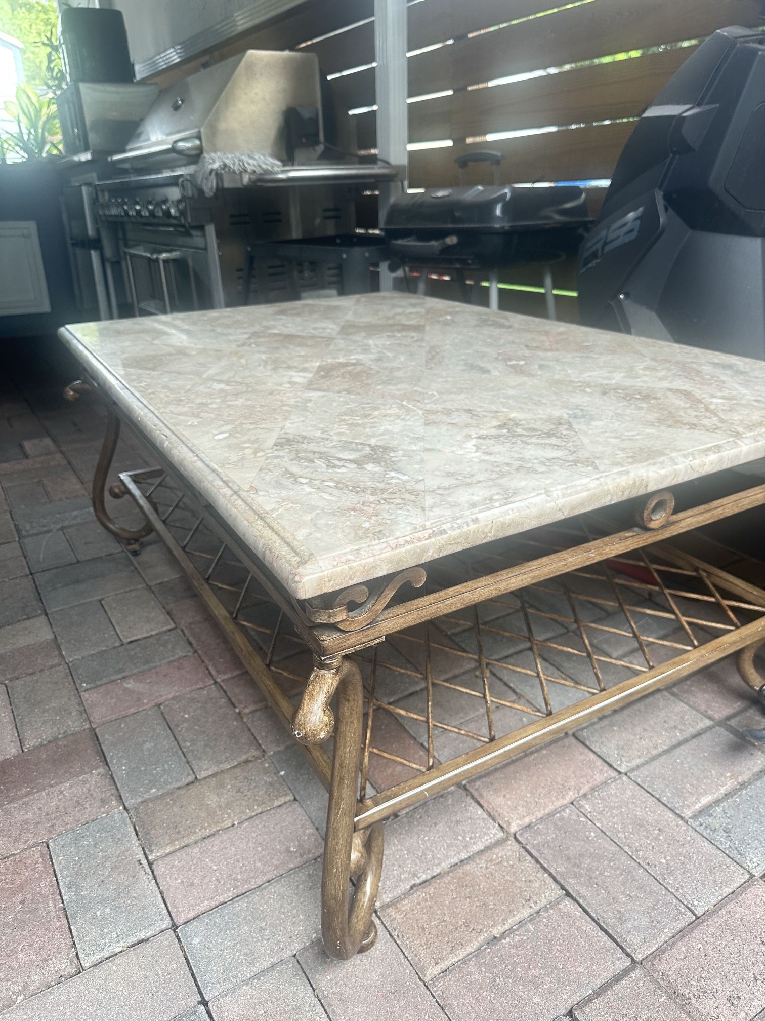 Center Table / Mesa De Centro