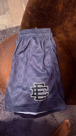 EE SHORTS