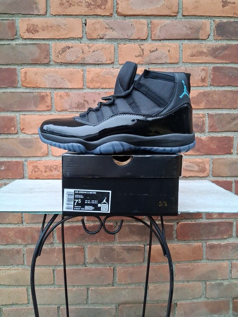 Size 7.5 AJ 11 Retro