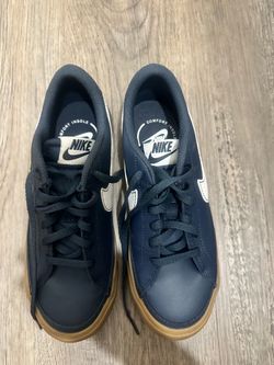 Nike shoes kids size 4