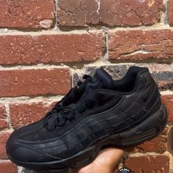 Ne air max triple black size 11.5