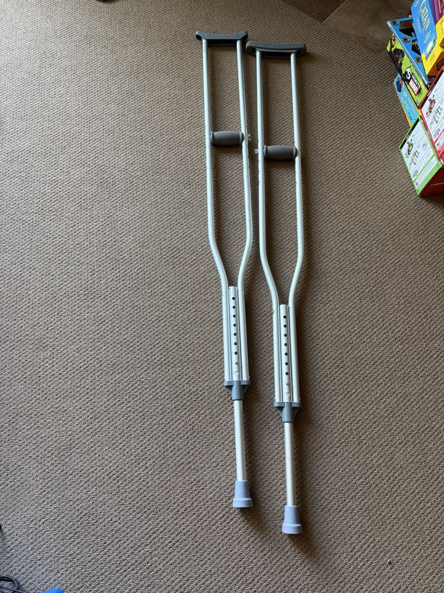 Premier pro Adult Crutches, 300 Lb, 5’ 10” To 6’ 6”