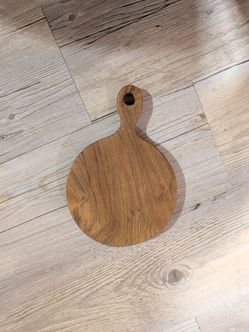 Round Wooden serving board with Handle