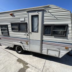 1990 Fleetwood Terry Resort travel trailer