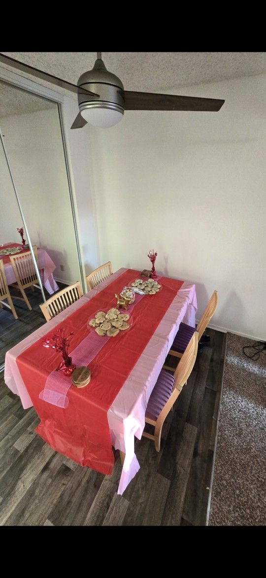 Extendable Dining Room Table Plus 6 Chairs