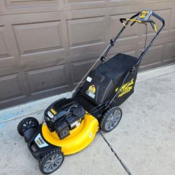 DEWALT 21 in. 163cc Briggs and Stratton 725Exi Engine Self Propelled Lawn Mower