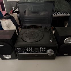 vintage record player+2 speakers