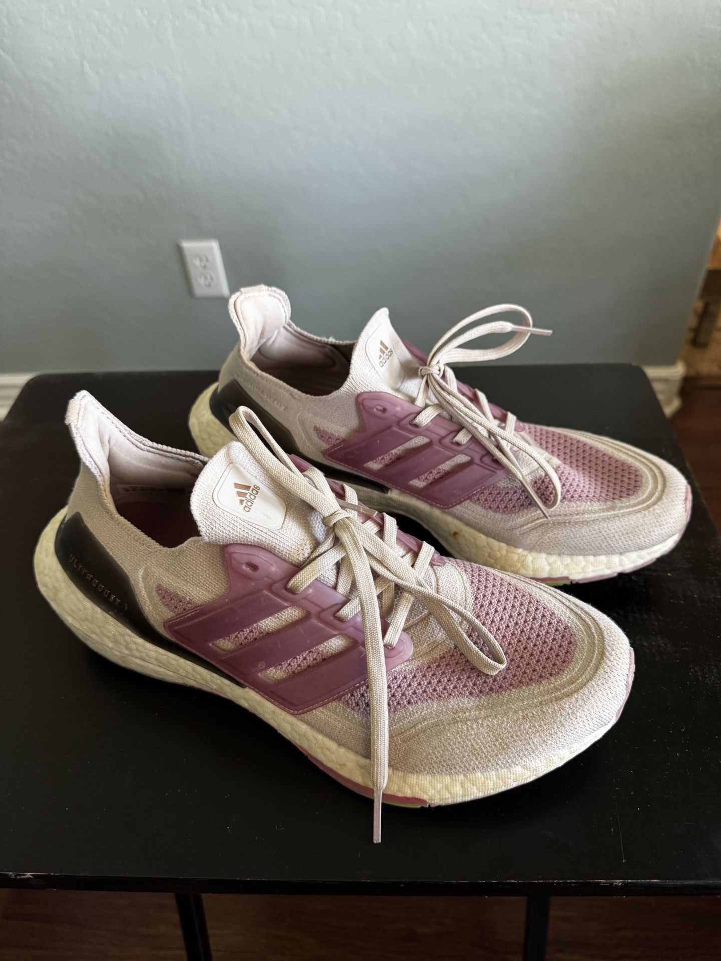 Ladies Size 10 Adidas Ultraboost Sneakers Lilac/White Color