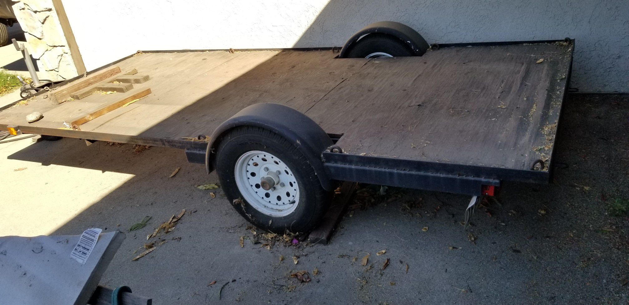 Trailer 12x5 tows straight no sway