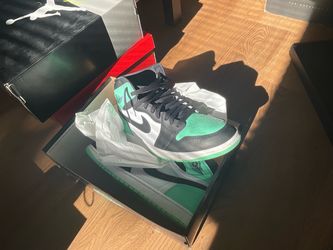 Air Jordan 1 High Green Glow Sneakers sz 9