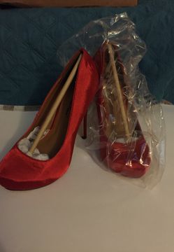 Michael Antonio size 6 soft red material heels
