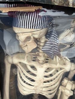 A movable decorative pirate skeleton, 1.5 meters (60 inches) tall.