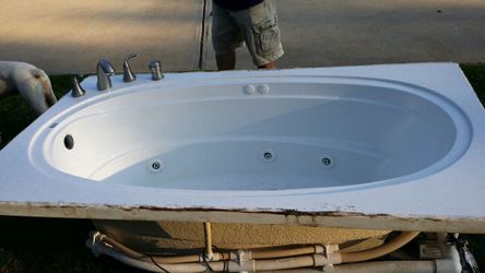 Hot tub barely being used very good faucet