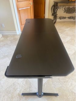 Computer desk