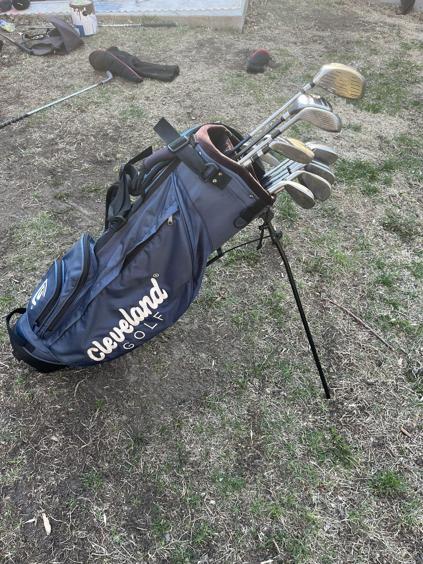 Full Set Of Golf Clubs With A Bag