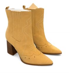 Western Cowboy Inspired Boots! Woman’s Size 9