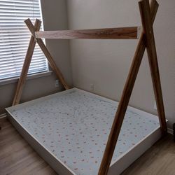 Solid Wood Platform Full Size Bed With Memory Foam