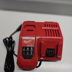 MILWAUKEE M18 RAPID CHARGER