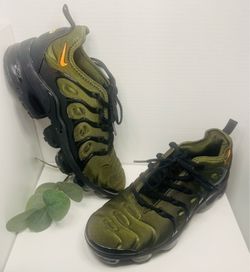 Nike Air VaporMax Plus Olive Green and Mens Black Sneakers Size 9.5 EXCELLENT CONDITION