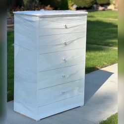 Dresser/Five drawers dresser