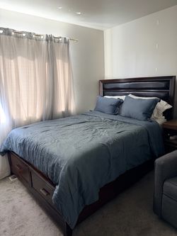 Queen Storage Bed Set