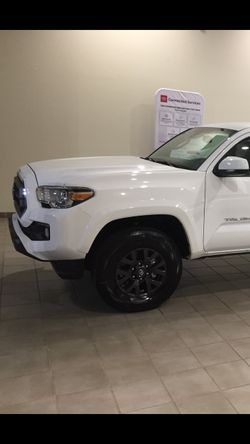 2021 SR5 toyota tacoma grill OEM