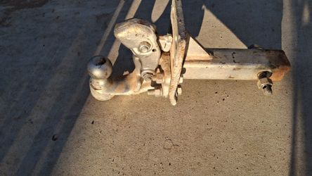 Pintle hitch/w trailer  ball $60