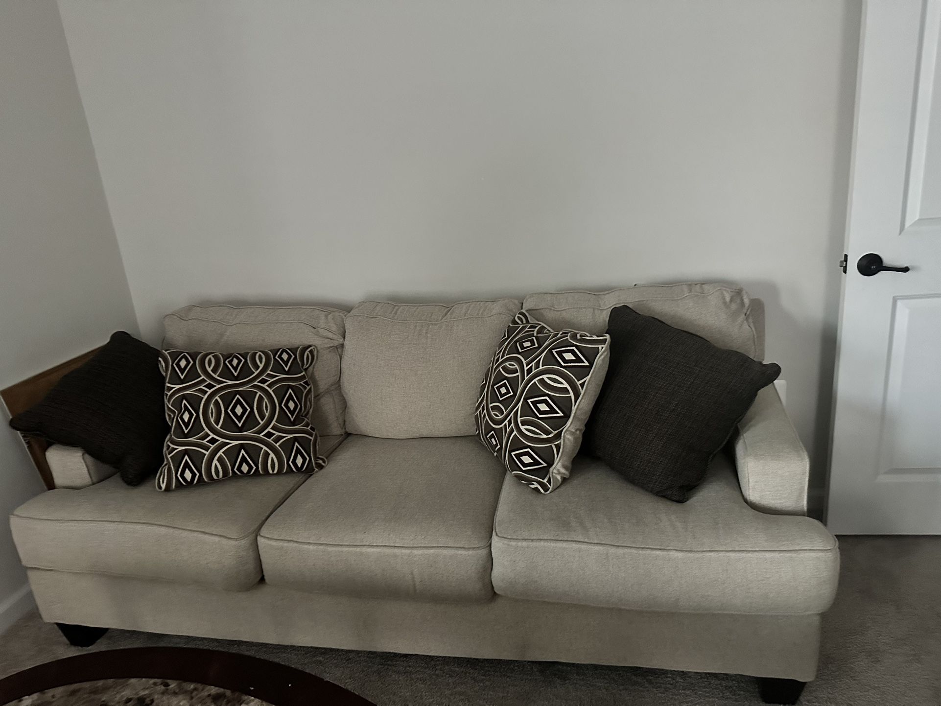 Sofa- Serious Inquiries- Cash/Cash Ap/Apple Pay Only
