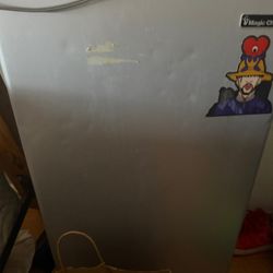 Mini Fridge 