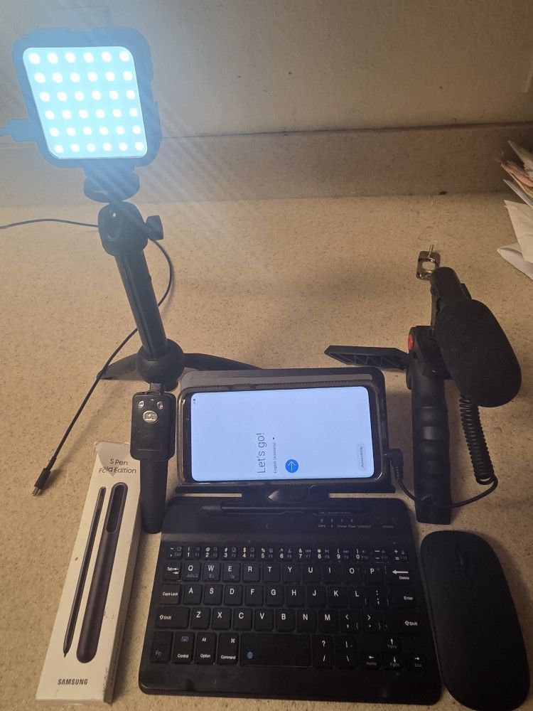 Samsung S9-64Gb + 32 Gb SD Card w/Desktop Stand & Influencer Starter Kit **(Factory Unlocked)**