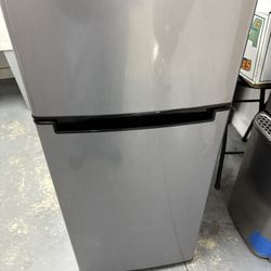 Magic Chef Mini Fridge 