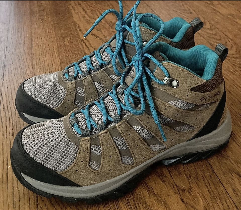 WOMENS COLUMBIA HIKING BOOTS