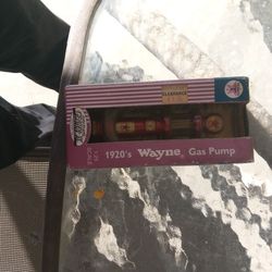 Collect 1:25 Scale Replica 1920 Wayne Gas Pump With Texaco 